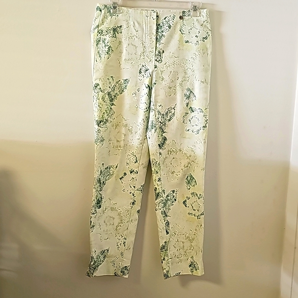 Robell women's stretch summer print ankle pants. Size‎ 8. Green and white.
